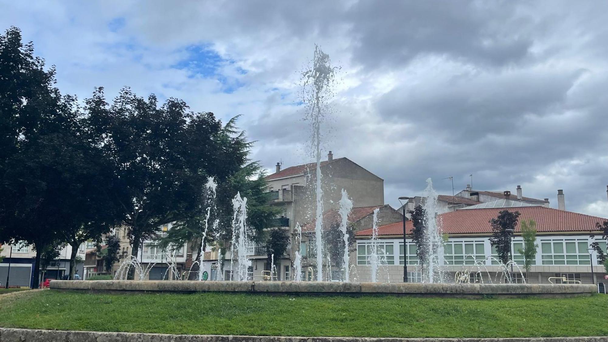 Piso Vacacional Familiar En Verín Esterno foto